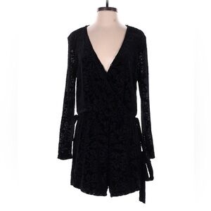 Saylor size large Elegant patterned Black Lace Romper